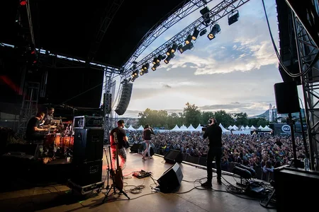 Sonorisation, éclairage et vidéo pour concert, festival, évènementiel, manifestation sportive en Aveyron, Occitanie par STE AUDIO