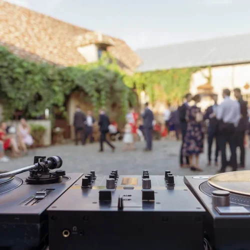 Location de matériel son, éclairage, vidéo en Aveyron pour mariages, évènements, soirées privées